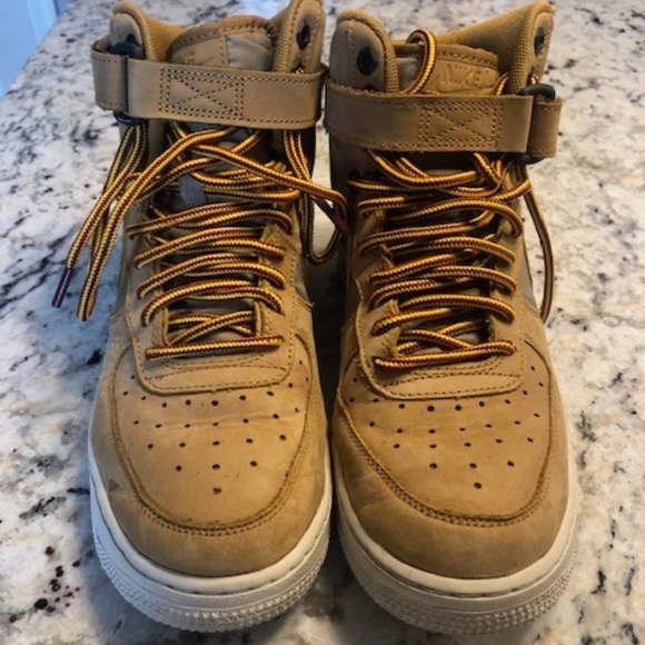 Nike Air Force 1, Boys size 7Y - Picture 2 of 2